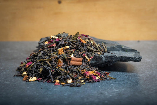 Chwila przy kominku 50 g - herbata czarna świąteczna cynamon rodzynki róża